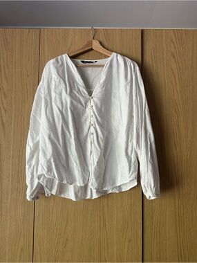 Zara White V-Neck Button Front Blouse